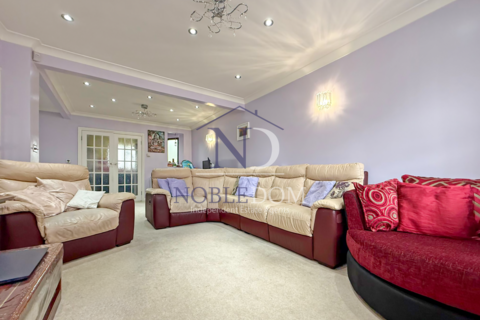 3 bedroom semi-detached house for sale, Hounslow, TW3