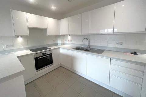 2 bedroom apartment to rent, Addlestone, Surrey, KT15