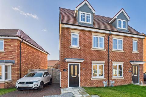 3 bedroom townhouse for sale, Crayford Street, Long Grange, Blyth