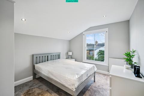 1 bedroom flat to rent, Helix Road, London