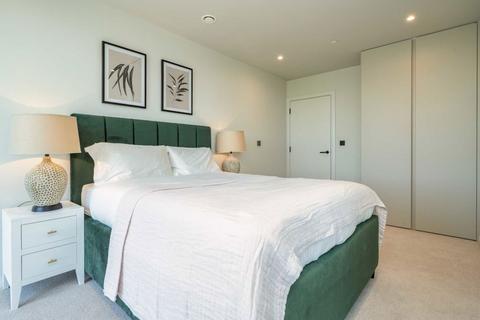 2 bedroom flat for sale, Coombe Road, New Malden KT3