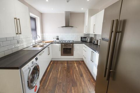 3 bedroom semi-detached house to rent, Whinchat Road, London, SE28