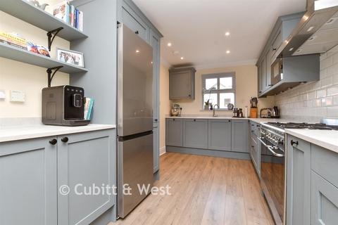 3 bedroom townhouse for sale, Howard Place, Reigate RH2