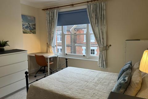 1 bedroom in a house share to rent, Springfield Road, Guildford GU1