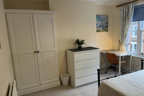 1 bedroom in a house share to rent, Springfield Road, Guildford GU1