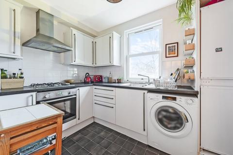 2 bedroom flat to rent, Kapuvar Close, Peckham, London, SE15
