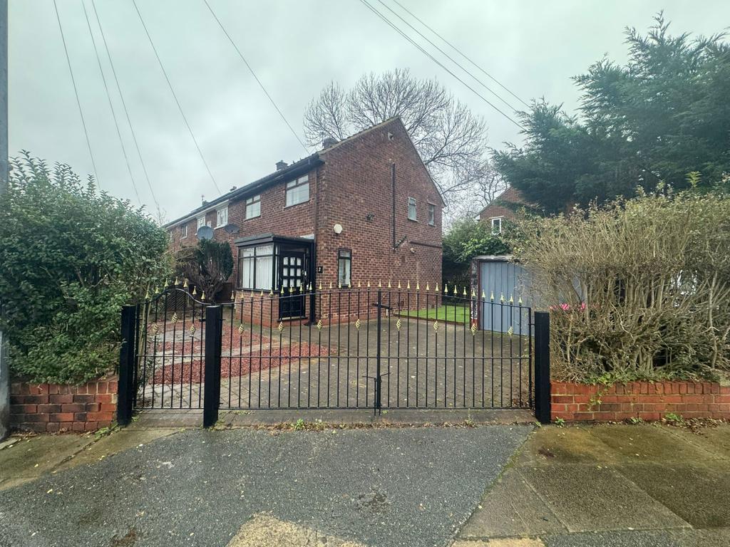 Beautiful 3-Bedroom Family Home with Large Garden