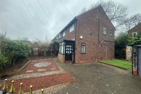 3 bedroom semi-detached house to rent, Eccles, M30