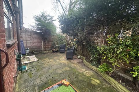 3 bedroom semi-detached house to rent, Eccles, M30