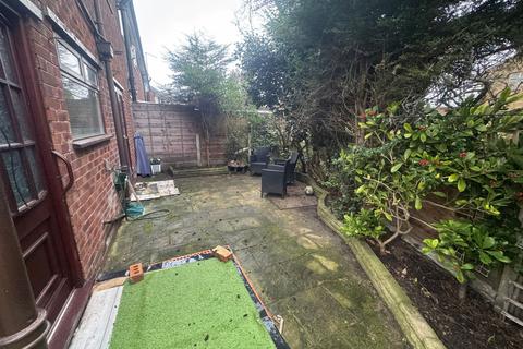 3 bedroom semi-detached house to rent, Eccles, M30