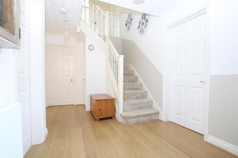 4 bedroom detached house for sale, Wagtail Close, Horsham, West Sussex