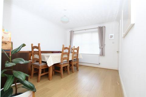 4 bedroom detached house for sale, Wagtail Close, Horsham, West Sussex