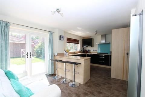 4 bedroom detached house for sale, Wagtail Close, Horsham, West Sussex
