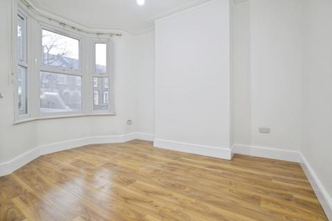 2 bedroom house to rent, Sutton Court Road, London