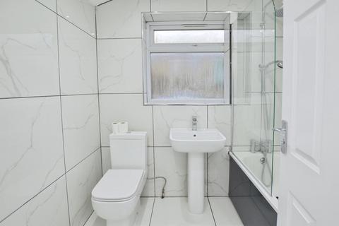 2 bedroom house to rent, Sutton Court Road, London