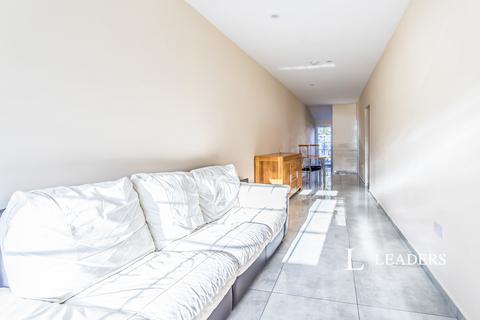 Flat to rent, Overbury Crescent, New Addington, Croydon, CR0