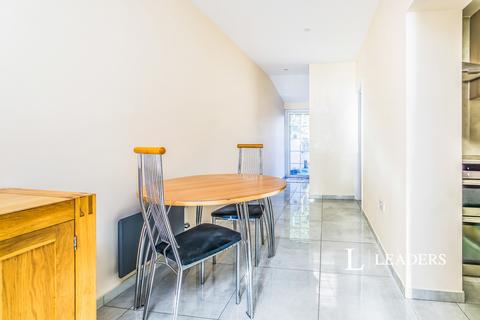 Flat to rent, Overbury Crescent, New Addington, Croydon, CR0