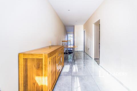 Flat to rent, Overbury Crescent, New Addington, Croydon, CR0