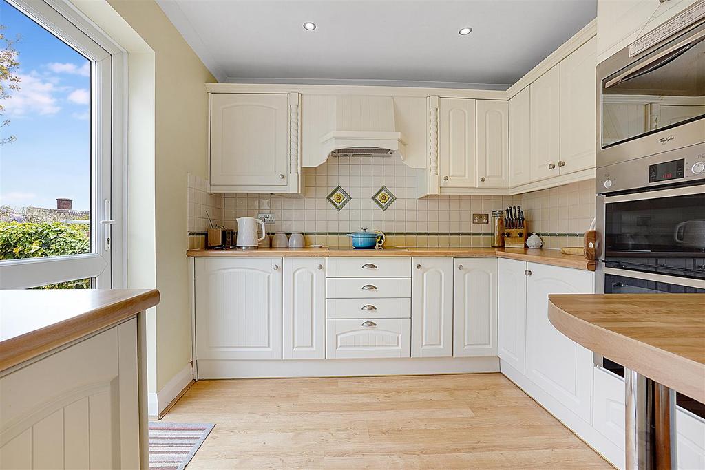 Kitchen 3.jpg