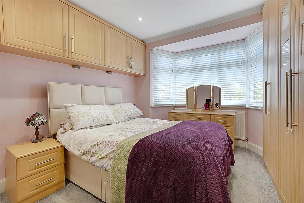 Bedroom 1b.jpg