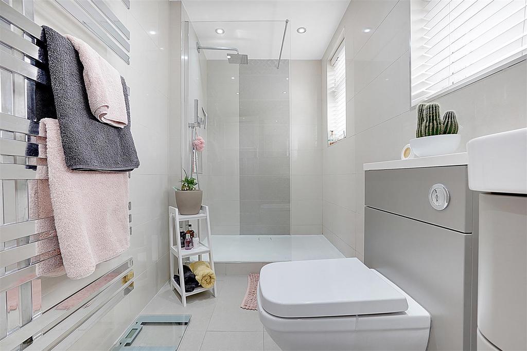 Bathroom 2.jpg