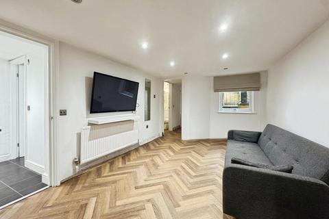 2 bedroom flat to rent, Central Road, West Didsbury, Manchester, M20