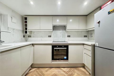 2 bedroom flat to rent, Central Road, West Didsbury, Manchester, M20