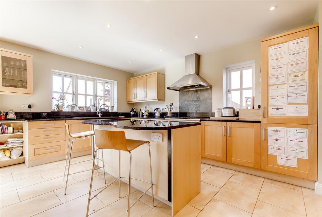 Kitchen 2.jpg