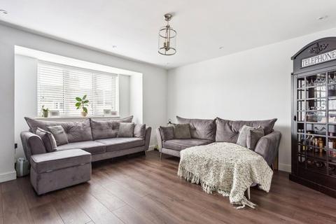 2 bedroom flat for sale, Newtown Road, Marlow SL7