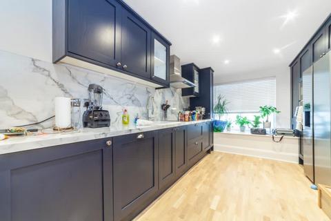 2 bedroom maisonette to rent, Wheler Street, London E1