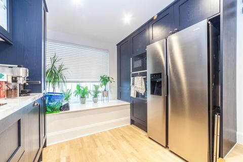 2 bedroom maisonette to rent, Wheler Street, London E1