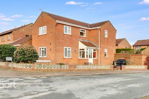 3 bedroom detached house for sale, De-Narde Road, Dereham