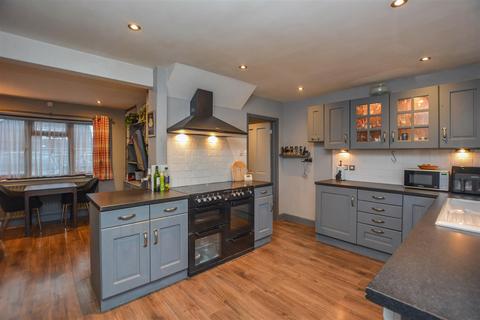 3 bedroom detached house for sale, Orchard Lane, Pilgrims Hatch, Brentwood