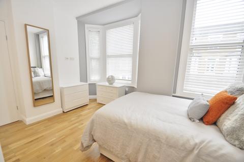 1 bedroom house of multiple occupation to rent, Macfarlane Road, London W12