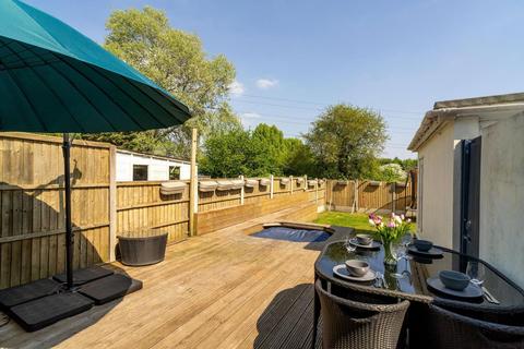 undefined, Deynecourt Gardens, London E11
