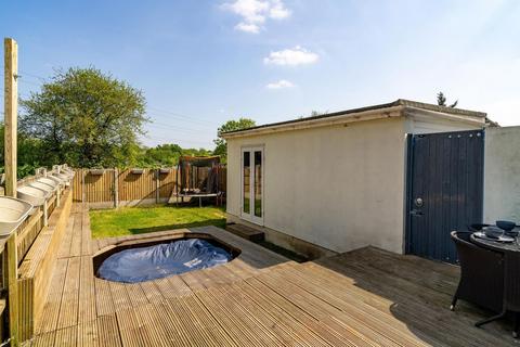 undefined, Deynecourt Gardens, London E11