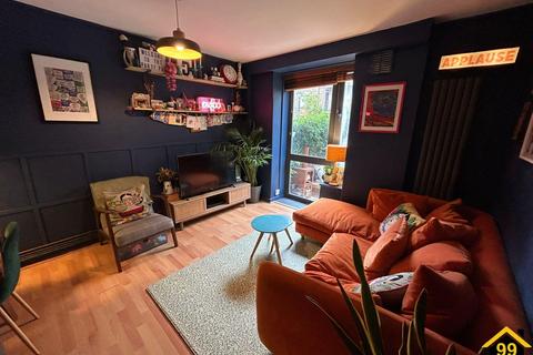 2 bedroom flat for sale, Marnock House, London, SE17