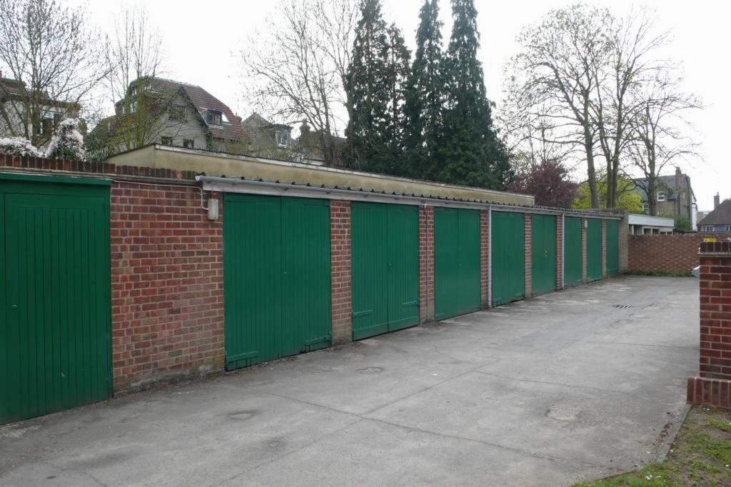 6 Devonshire House GARAGE.JPG