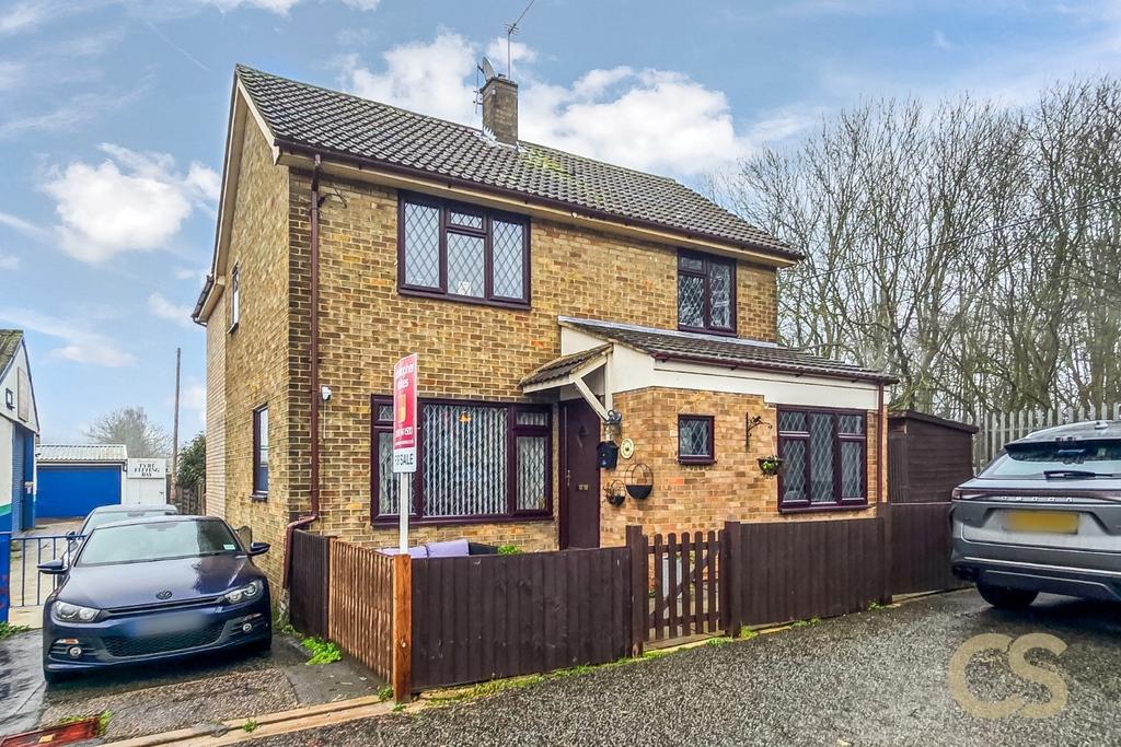 Detached house exterior, driveway