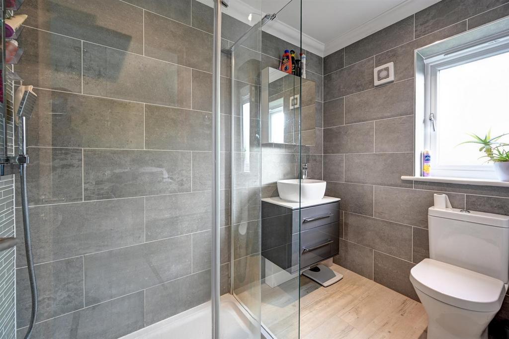 En-suite shower room.jpg