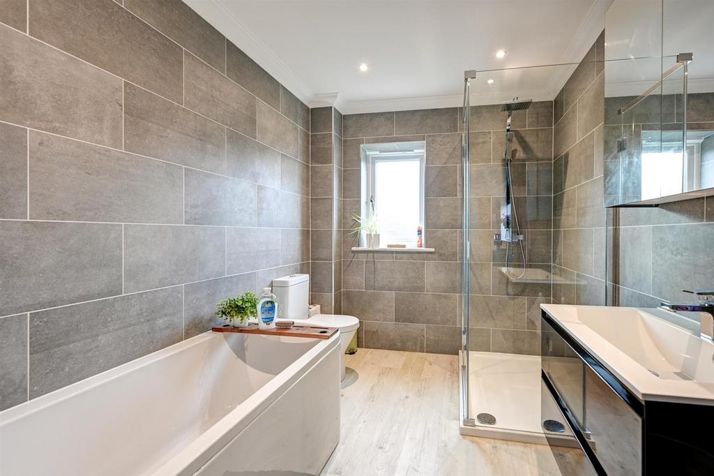 Family Bathroom.jpg