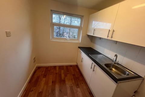 2 bedroom flat to rent, Field Court, Carisbrooke Road, Newport, Isle Of Wight, PO30