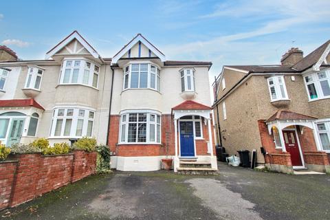 Fairview Gardens, Woodford Green, IG8