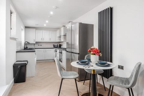 2 bedroom flat to rent, Hunsdon Road, London, SE14