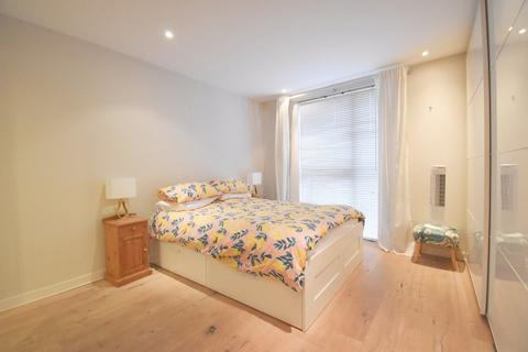 2 bedroom apartment to rent, The Heart, Walton-on-Thames, KT12
