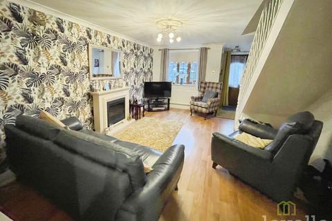 2 bedroom semi-detached house for sale, Swallow Close, Gainsborough DN21
