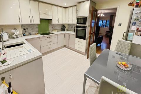 2 bedroom semi-detached house for sale, Swallow Close, Gainsborough DN21