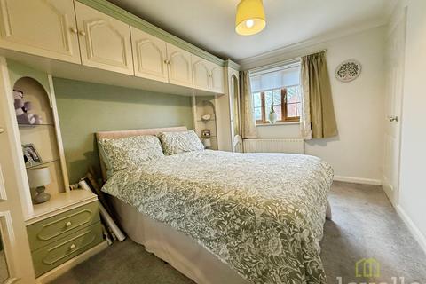 2 bedroom semi-detached house for sale, Swallow Close, Gainsborough DN21