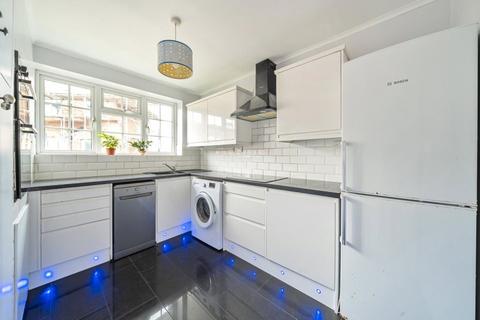 3 bedroom apartment to rent, New Inn Lane, Guildford GU4