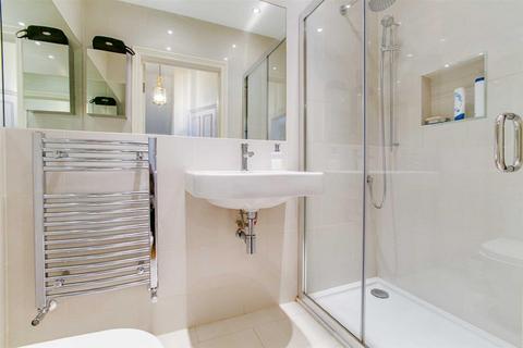 2 bedroom flat to rent, Auriol Road, London, W14
